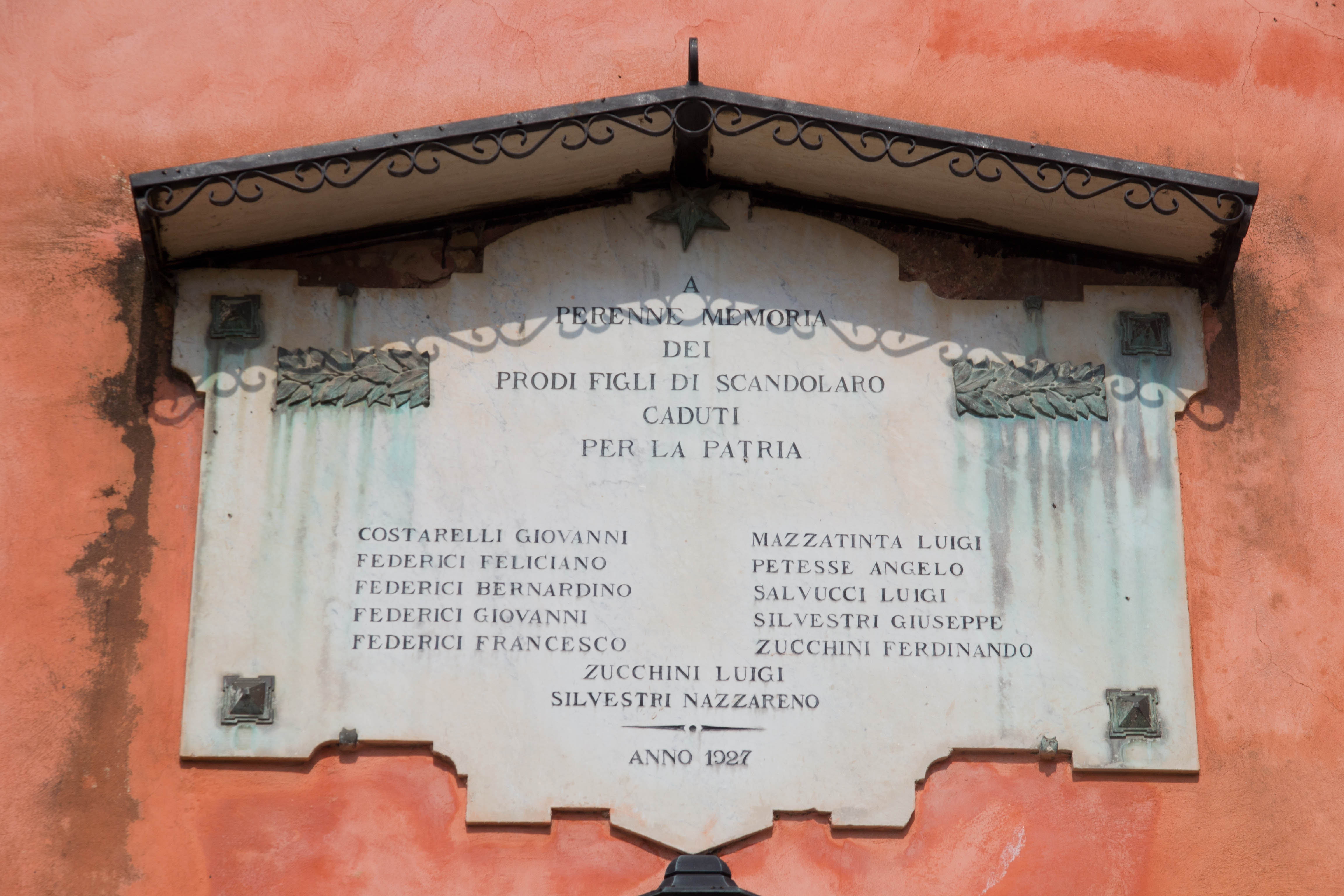 lapide commemorativa ai caduti, opera isolata - ambito Italia centrale (secondo quarto sec. XX)