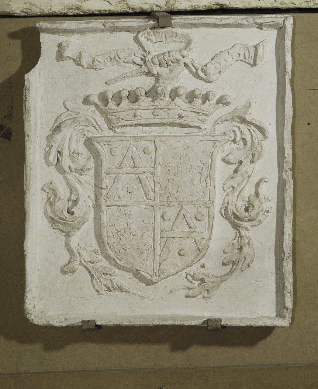 stemma gentilizio (rilievo, elemento d'insieme) di Bartolini Lorenzo (sec. XIX)