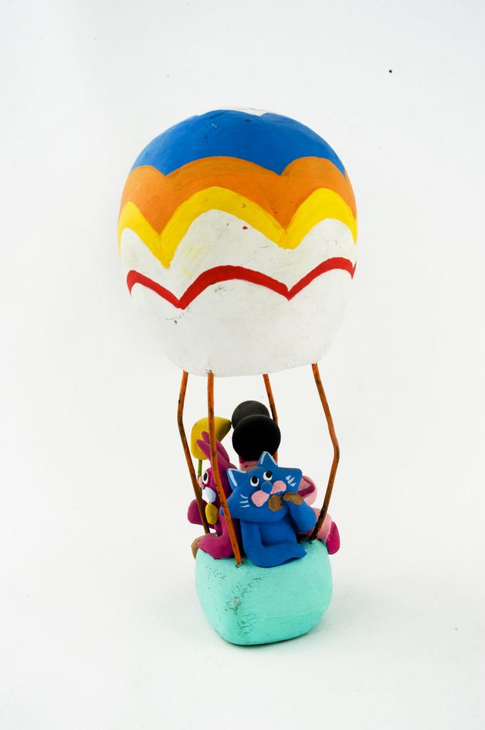 Mongolfiera, mongolfiera con animali (fischietto, a fessura interna, strumenti musicali) di Valentini Leonardo - laboratorio (1992)