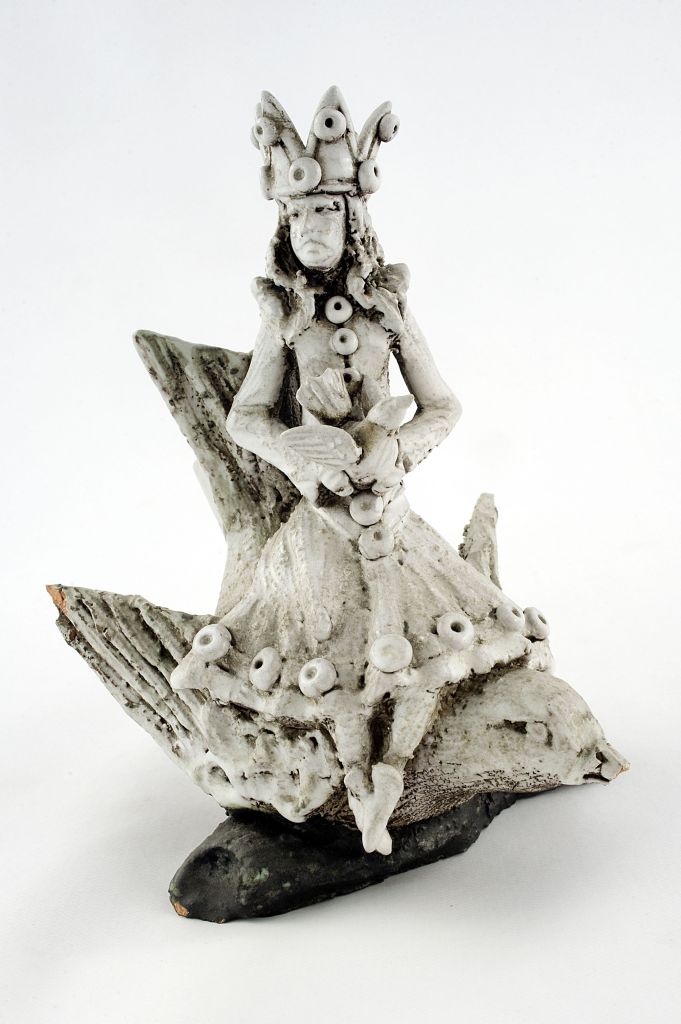 Regina su cuculo (risveglio della primavera), donna su pesce (fischietto, a fessura interna, strumenti musicali) di Poloniato Diego (ceramista) - laboratorio (1993)