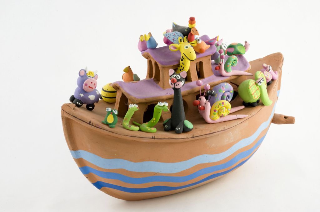 L'arca di Noè, nave con animali (fischietto, a fessura interna, strumenti musicali) di Didonna Giuseppe - laboratorio (1990)