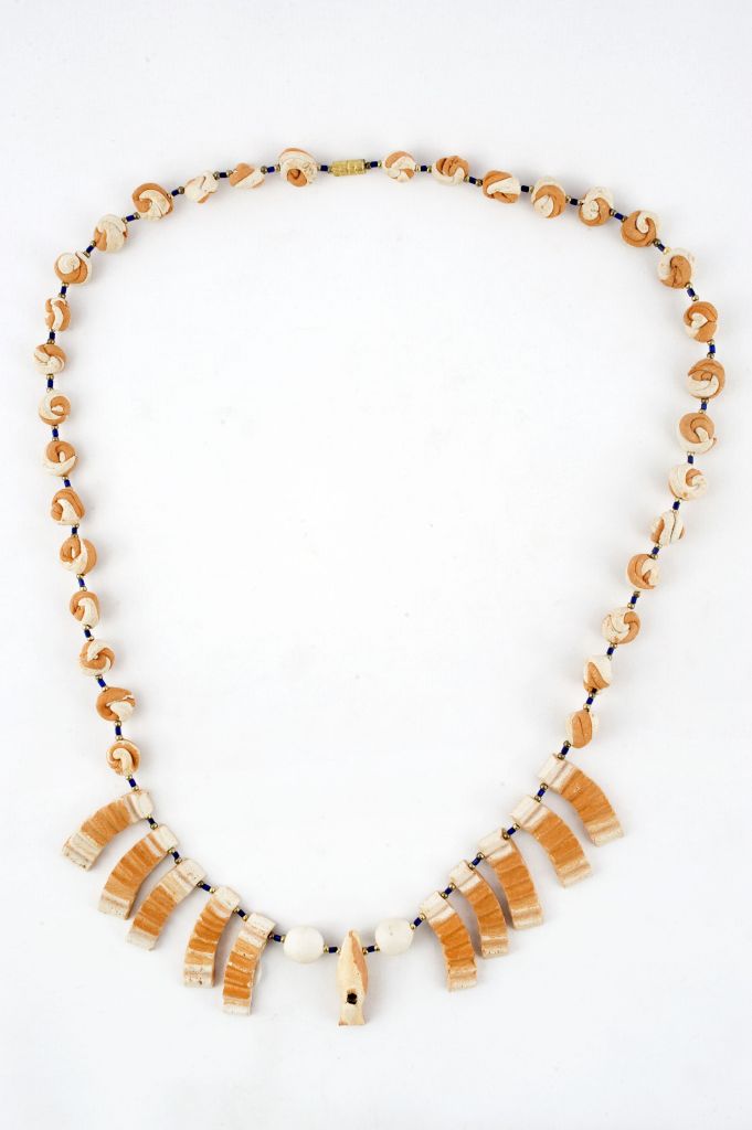 Collana di palline in terracotta mista, collana (fischietto, a fessura interna, strumenti musicali) di Diaferio Michele - laboratorio (1994)