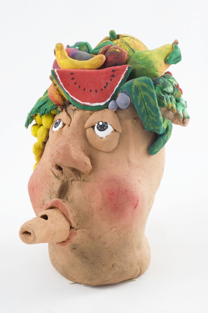 Salute che fischia, volto di uomo con cappello di frutta e fischietto in bocca (fischietto, a fessura interna, strumenti musicali) di Altieri Trifone - laboratorio (2014)
