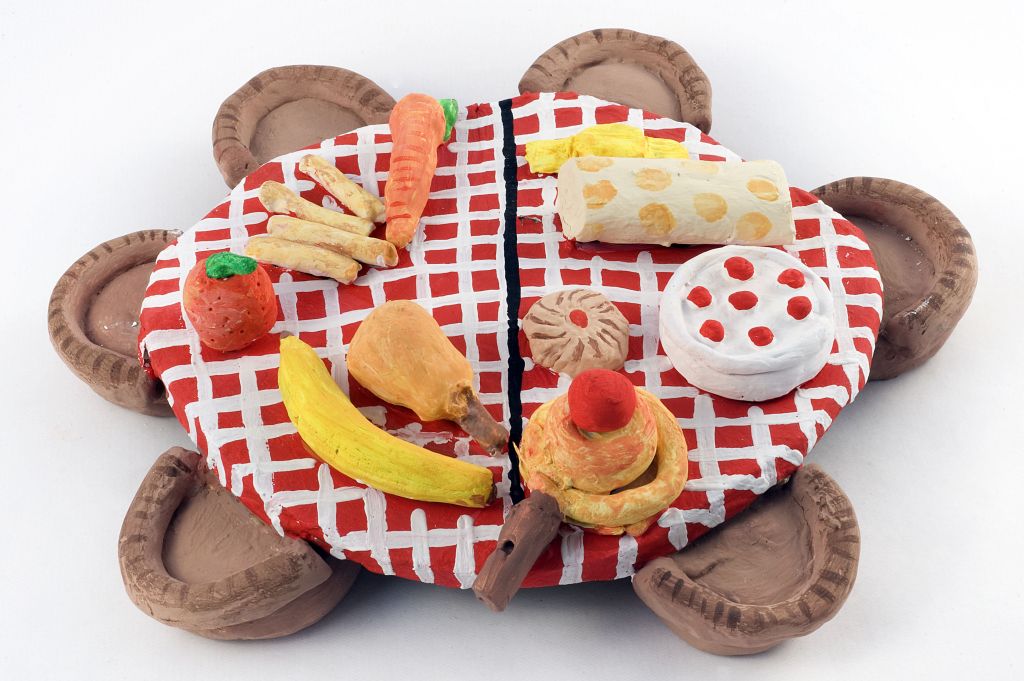 Alimenti si alimenti no, tavolo imbandito con alimenti (fischietto, a fessura interna, strumenti musicali) di Decaro Francesco, Morgante V, Milillo Josef, Delliturri G, Calisi G, Pirulli G, Panarelli G, Genco M, Barile M - scuola, scuola, scuola, scuola, scuola, scuola, scuola, scuola, scuola (2014, 2014, 2014, 2014, 2014, 2014, 2014, 2014, 2014)