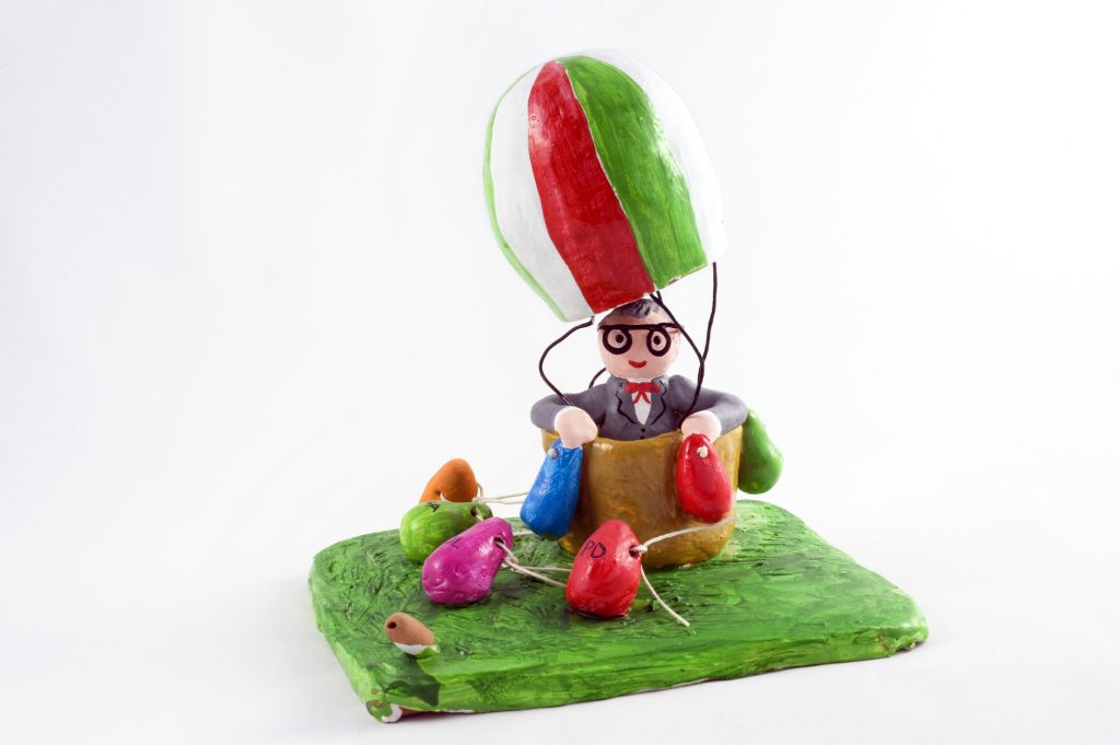 Proviamo… a riprendere quota, figura maschile con mongolfiera (fischietto, a fessura interna, strumenti musicali) di Palumbo A, Palumbo G, Romagno, Sanapo, Troiani N, Troiani S - scuola, scuola, scuola, scuola, scuola, scuola (2012, 2012, 2012, 2012, 2012, 2012)