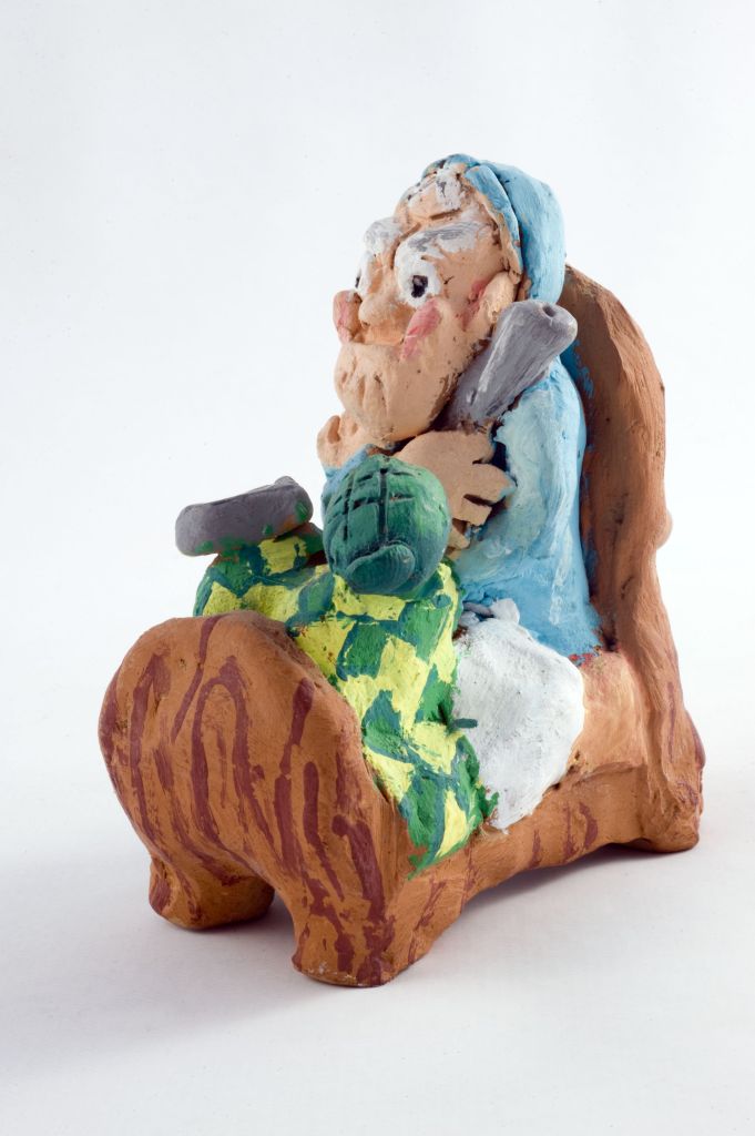 Aspettando il lupo, figura in un letto con armi (fischietto, a fessura interna, strumenti musicali) di Sorino Pippo - scuola (2006)