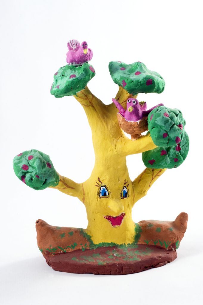 Albero Attraente, albero con figura umana e uccellini (fischietto, a fessura interna, strumenti musicali) di Berardi Luca - scuola (2002)