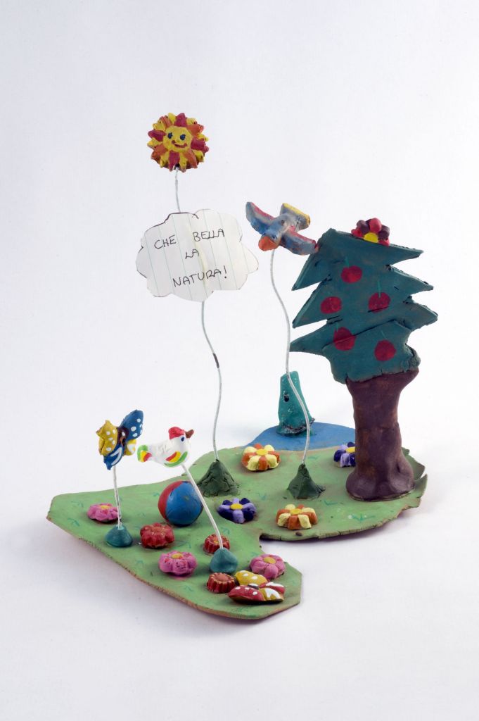 Come è bella la natura, prato fiorito con albero e animali (fischietto, a fessura interna, strumenti musicali) di Gara Marica, Demarinis Ivana - scuola, scuola (2002, 2002)