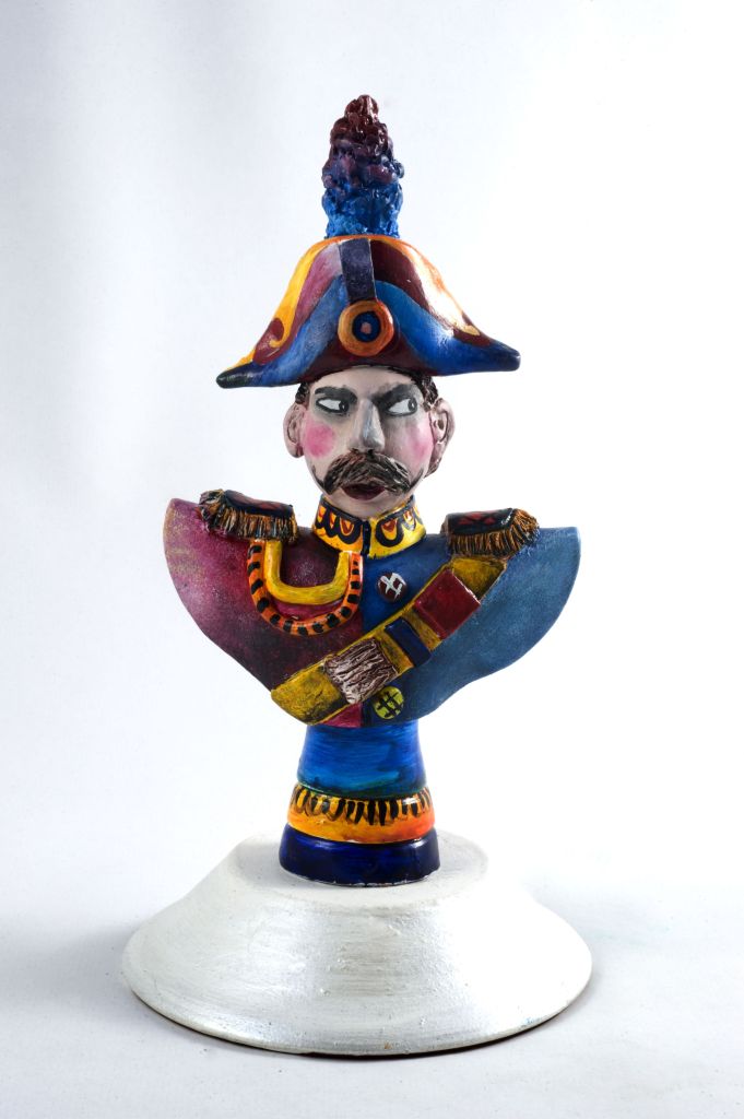 Il gendarme sospettoso, busto di soldato (fischietto, a fessura interna, strumenti musicali) di Samarelli Giuseppe Antonio (ceramista) - laboratorio (2008)