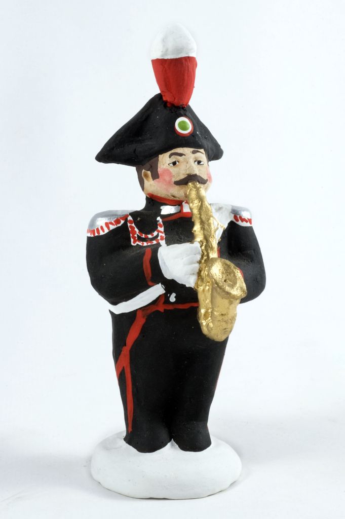 Fanfara dei carabinieri, Carabiniere con sassofono (fischietto, a fessura interna, strumenti musicali) di ModoleseTeodoro - laboratorio (2013)