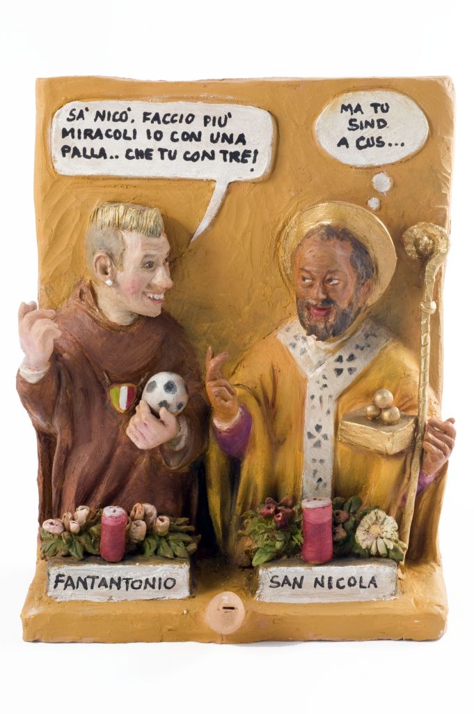 Sacro e profano… in quel di Bari, nicchia con frate e santo (fischietto, a fessura interna, strumenti musicali) di Laforgia Francesco (ceramista) - laboratorio (2011)