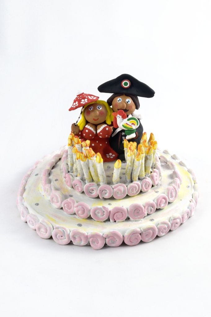 Son tanti e sonanti 25 anni fischianti, torta con carabiniere e donna con ombrello (fischietto, a fessura interna, strumenti musicali) - laboratorio (2012)