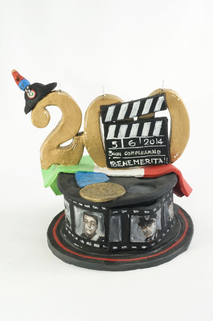 Storie di cinema e storie di veri eroi, pellicola cinematografica con fotogrammi (fischietto, a fessura interna, strumenti musicali) di Laforgia Francesco (ceramista) - laboratorio (2013)