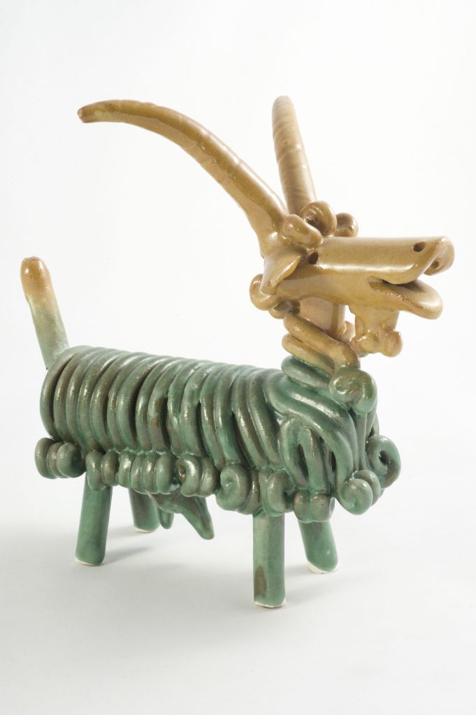 Capretta, capra stilizzata (fischietto, a fessura interna, strumenti musicali) di Sciannella Angelo (ceramista) - laboratorio (1995)