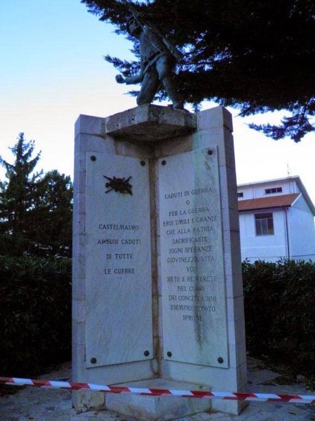figura di soldato in combattimento (monumento ai caduti - a stele, opera isolata) - bottega molisana (XX)