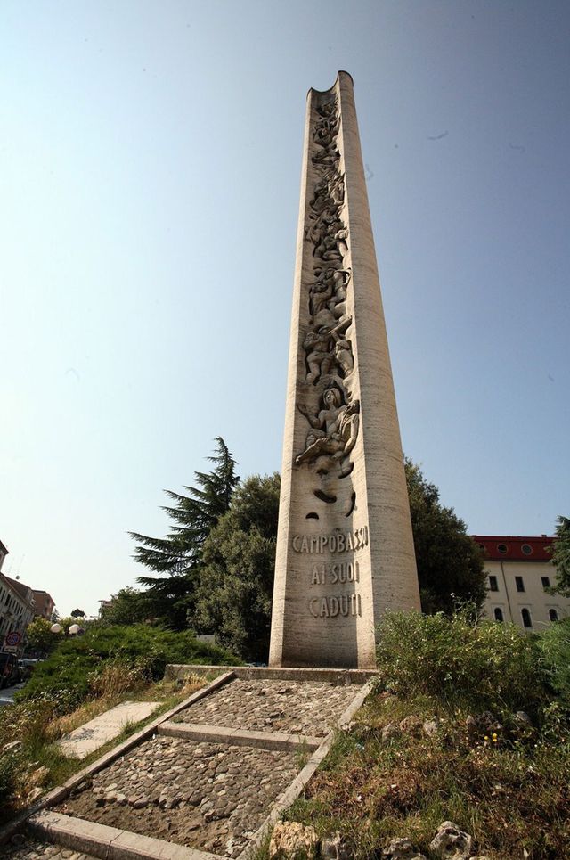 Monumento ai Caduti, Scene di guerra (monumento ai caduti - a stele, opera isolata) di Venturini Luigi (attribuito) - ambito molisano (seconda metà XX)