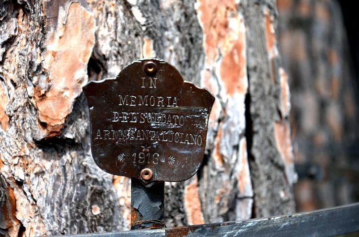 targa commemorativa, serie di Pistilli Sipio Renato (attribuito), Di Toro Michele (officina), Di Lauro Vincenzo (bottega) - ambito molisano (secondo quarto XX)