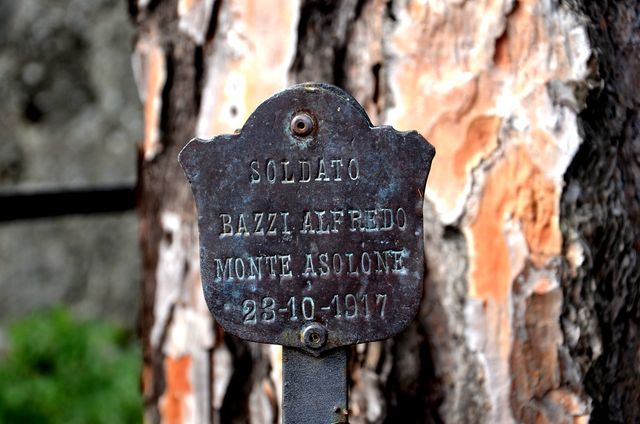 targa commemorativa, serie di Pistilli Sipio Renato (attribuito), Di Toro Michele (officina), Di Lauro Vincenzo (bottega) - ambito molisano (secondo quarto XX)