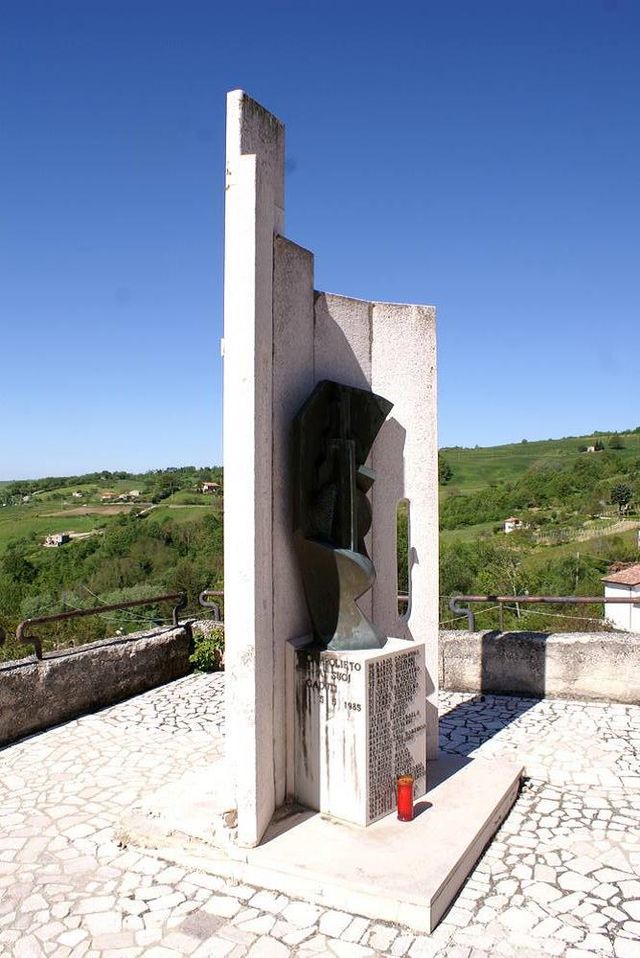 monumento ai caduti - a stele di Napoli Pasquale (attribuito) - bottega molisana (ultimo quarto XX)