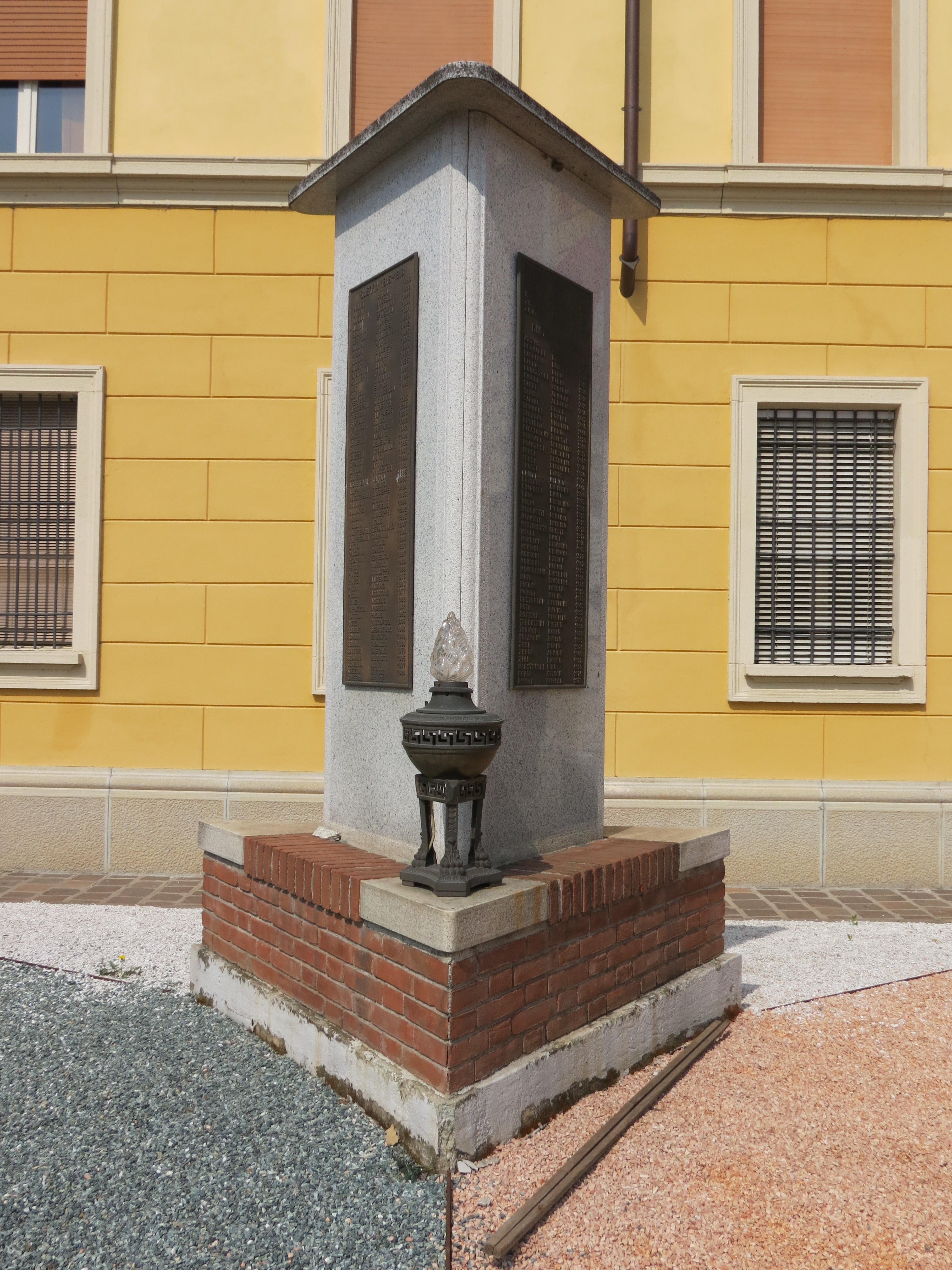 monumento ai caduti - a cippo - ambito italiano (sec. XX)