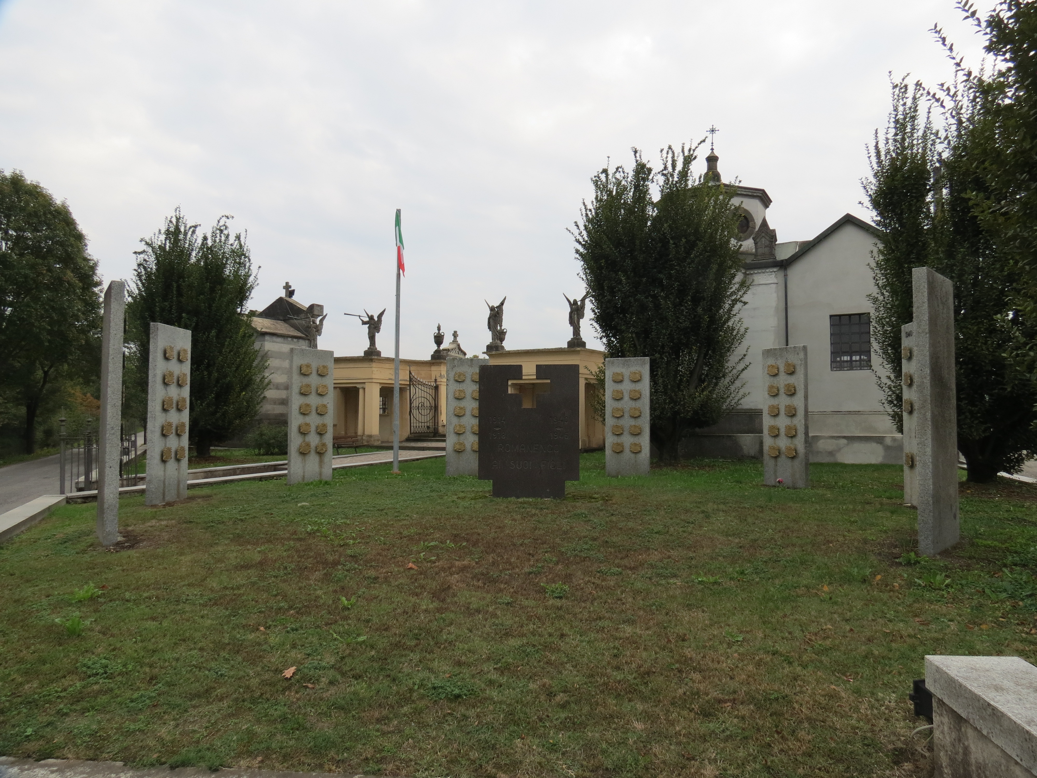 monumento ai caduti - ad emiciclo - ambito italiano (sec. XX)