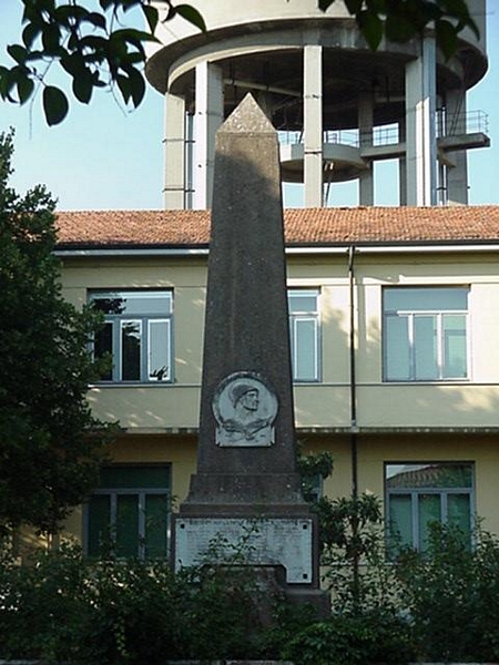 figura di soldato: fante (monumento ai caduti - ad obelisco) - ambito toscano (prima metà sec. XX)