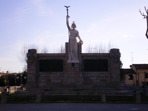 Allegoria della Patria (monumento ai caduti - ad ara) di Grigò Giovanni (attribuito), Tozzini Ettore (attribuito), Morelli Francesco (attribuito) - ambito toscano (sec. XX)