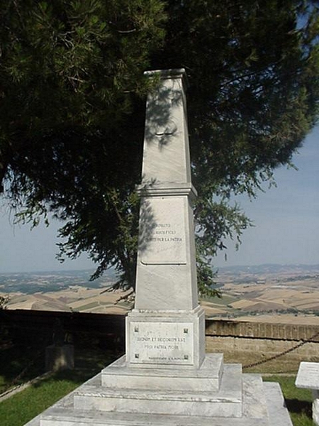 soggetto assente (monumento ai caduti - ad obelisco) - ambito toscano (sec. XX)