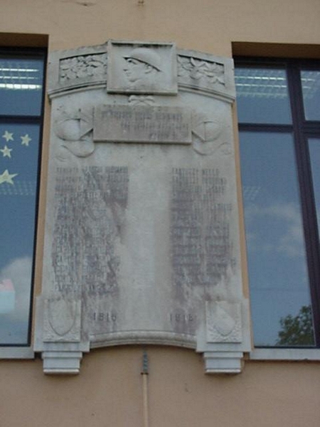 lapide ai caduti della prima guerra mondiale, figura di soldato: fante (monumento ai caduti - a lapide) - ambito toscano (prima metà sec. XX)