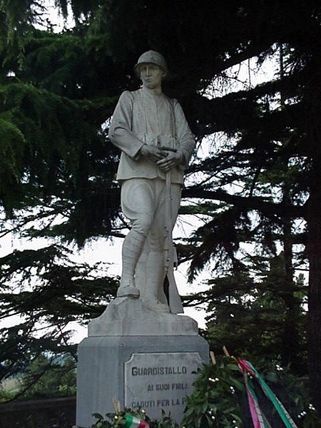 Figura di soldato: fante (monumento ai caduti - a cippo) di Caluri Giulio (attribuito) - ambito toscano (prima metà sec. XX)