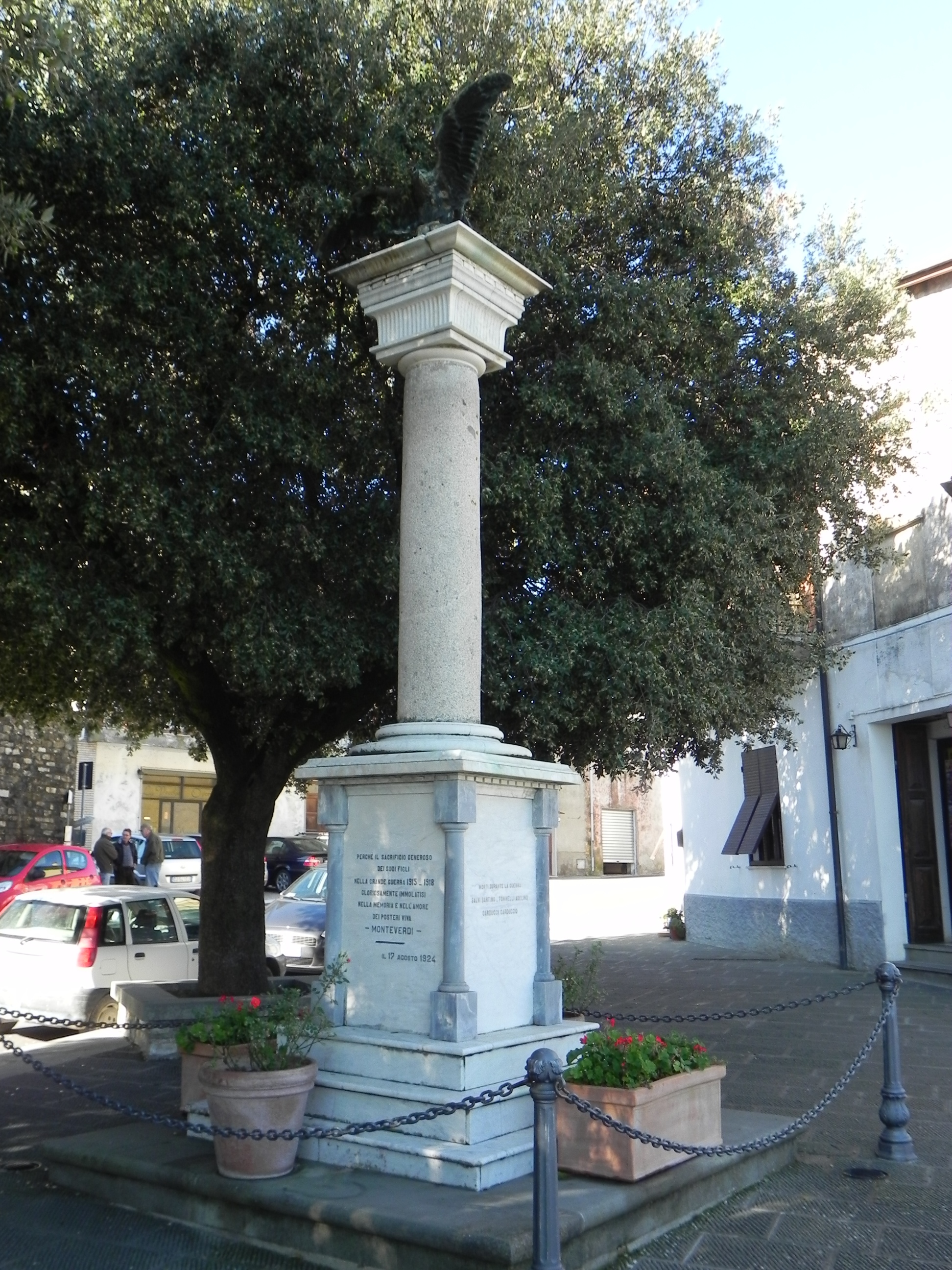 allegoria della Vittoria come aquila (monumento ai caduti - a colonna) - ambito toscano (Sec. XX)