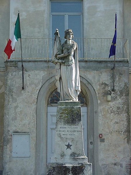 Allegoria della Patria (monumento ai caduti - a cippo) - ambito toscano (prima metà sec. XX)