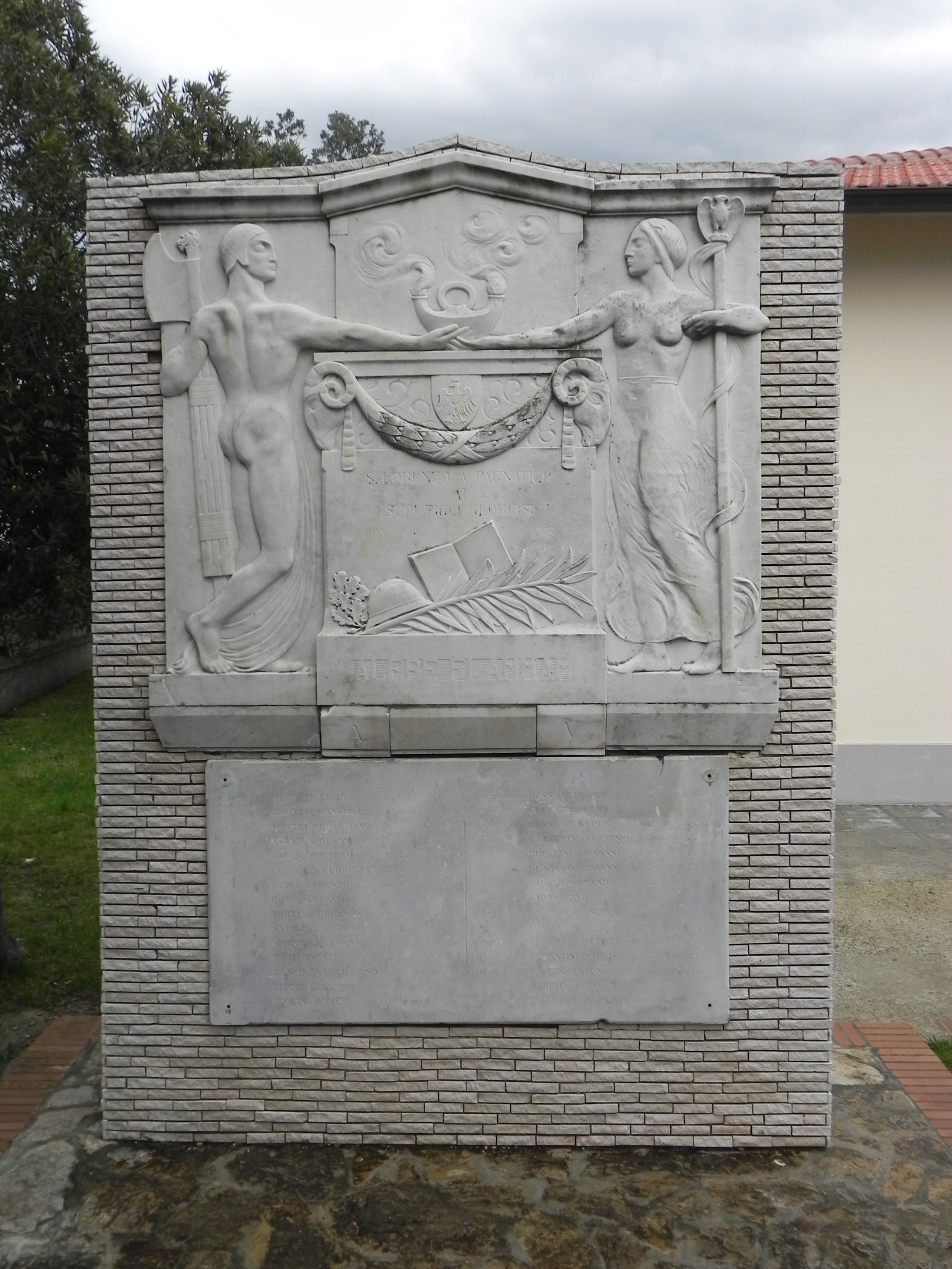 figura di soldato con allegoria della Vittoria (monumento ai caduti - a stele) - ambito toscano (sec. XX)