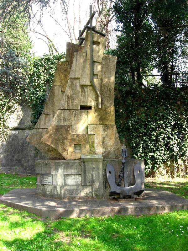figura di veliero (monumento ai caduti - a basamento) - ambito toscano (prima metà sec. XX)