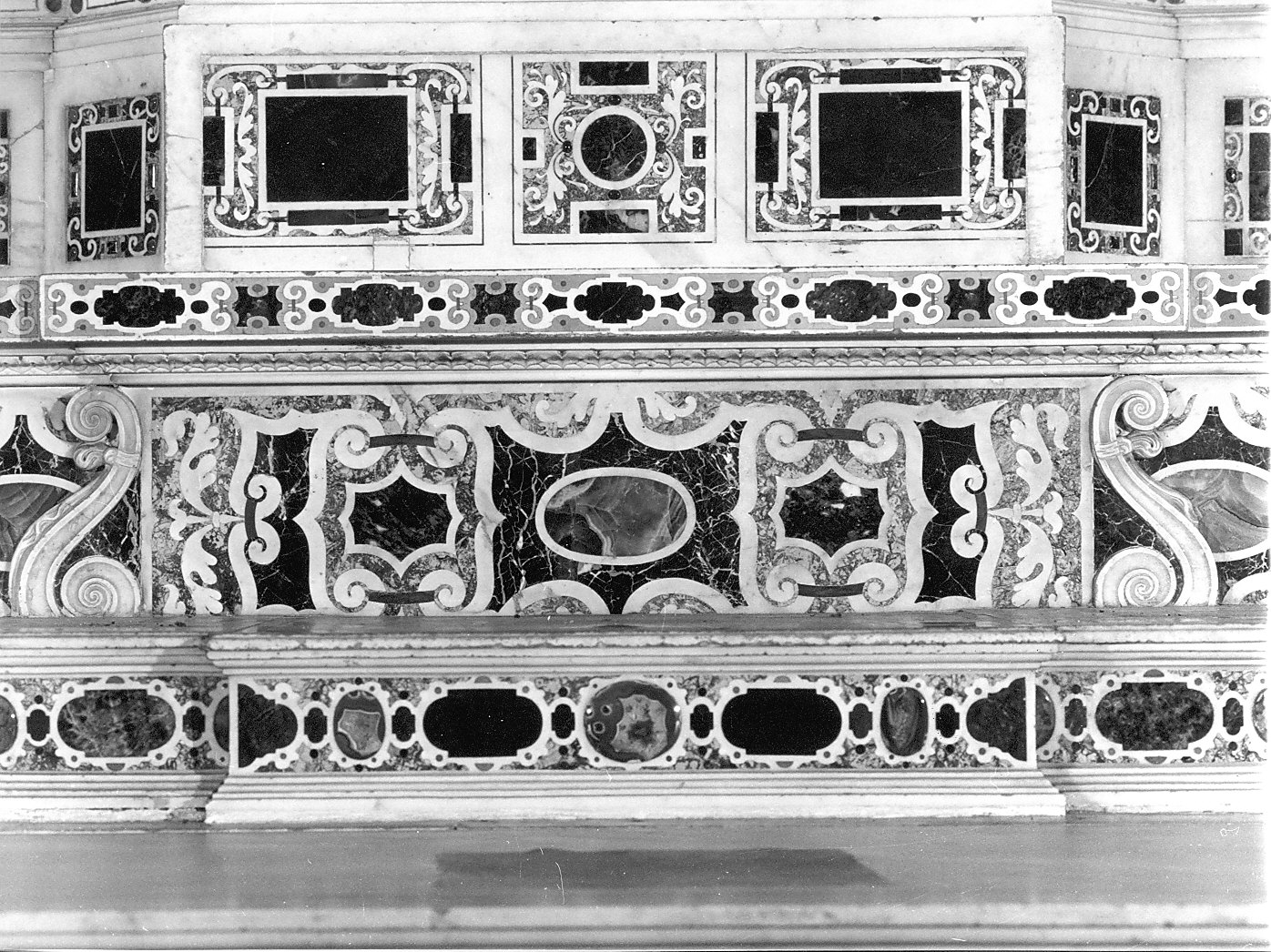 gradino d'altare, elemento d'insieme - bottega lombarda (secc. XVI/ XVII)