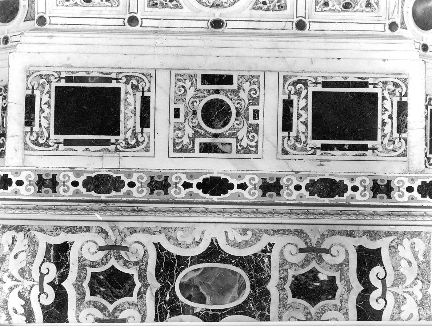 gradino d'altare, elemento d'insieme - bottega lombarda (secc. XVI/ XVII)