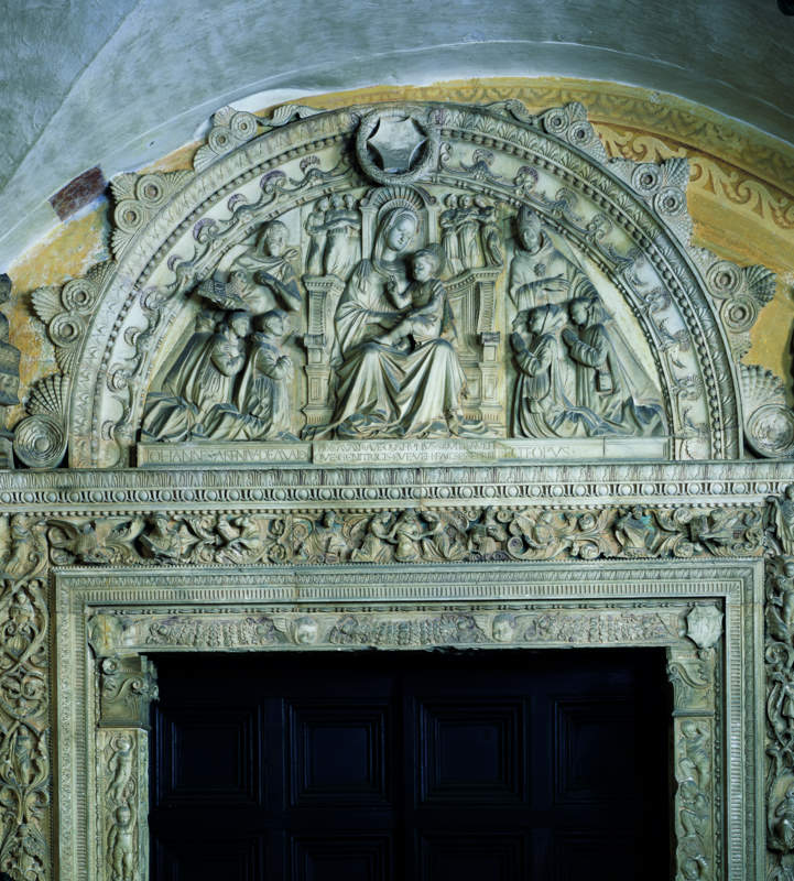 Madonna con Bambino, angeli e certosini (lunetta) (portale, insieme) di Amadeo Giovanni Antonio (sec. XV)