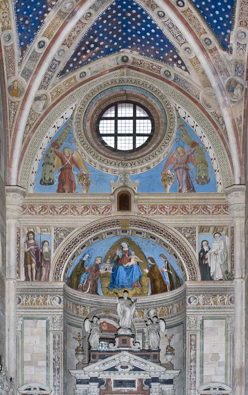 angeli reggifestone (in alto), Madonna con Bambino tra Gian Galeazzo Visconti che offre il modello della chiesa, Filippo Maria Visconti, Galeazzo Maria Sforza e Gian Galeazzo Sforza (catino absidale), San Giovanni Battista e San Girolamo (a sinistra), San Bernardo da Chiaravalle e Sant'Egidio (a destra) (dipinto murale, complesso decorativo) di Ambrogio da Fossano detto Bergognone (sec. XV)