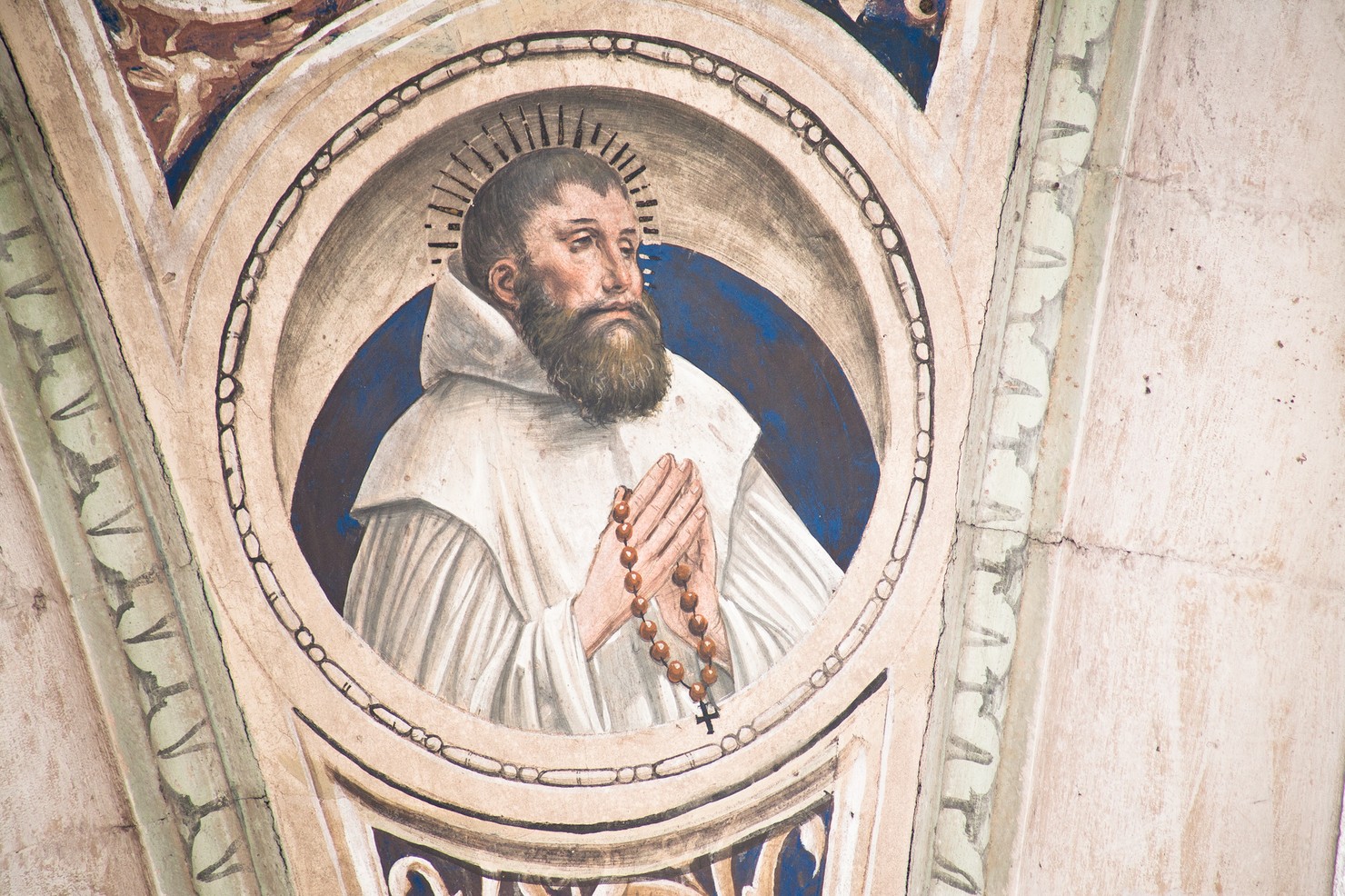 certosino in preghiera con il rosario (dipinto murale, elemento d'insieme) di Bernardino di Stefano da Fossano detto Bergognone Bernardino (attribuito) (sec. XV)