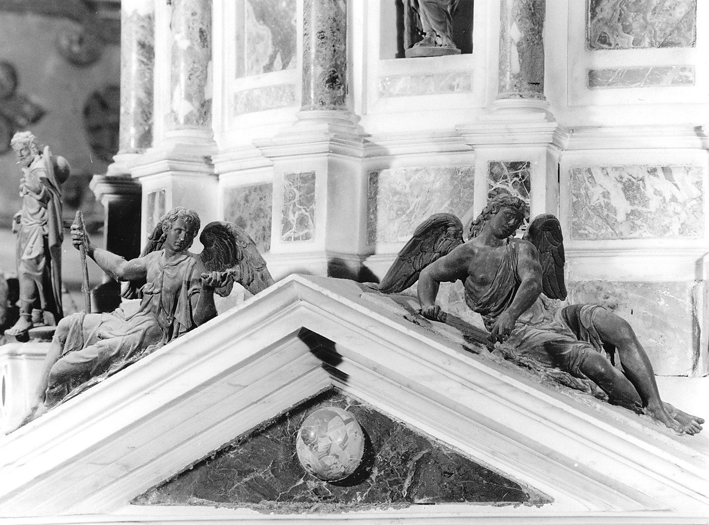 angelo con strumento della passione: colonna (statua, elemento d'insieme) di Fontana Annibale (attribuito) (sec. XVI)