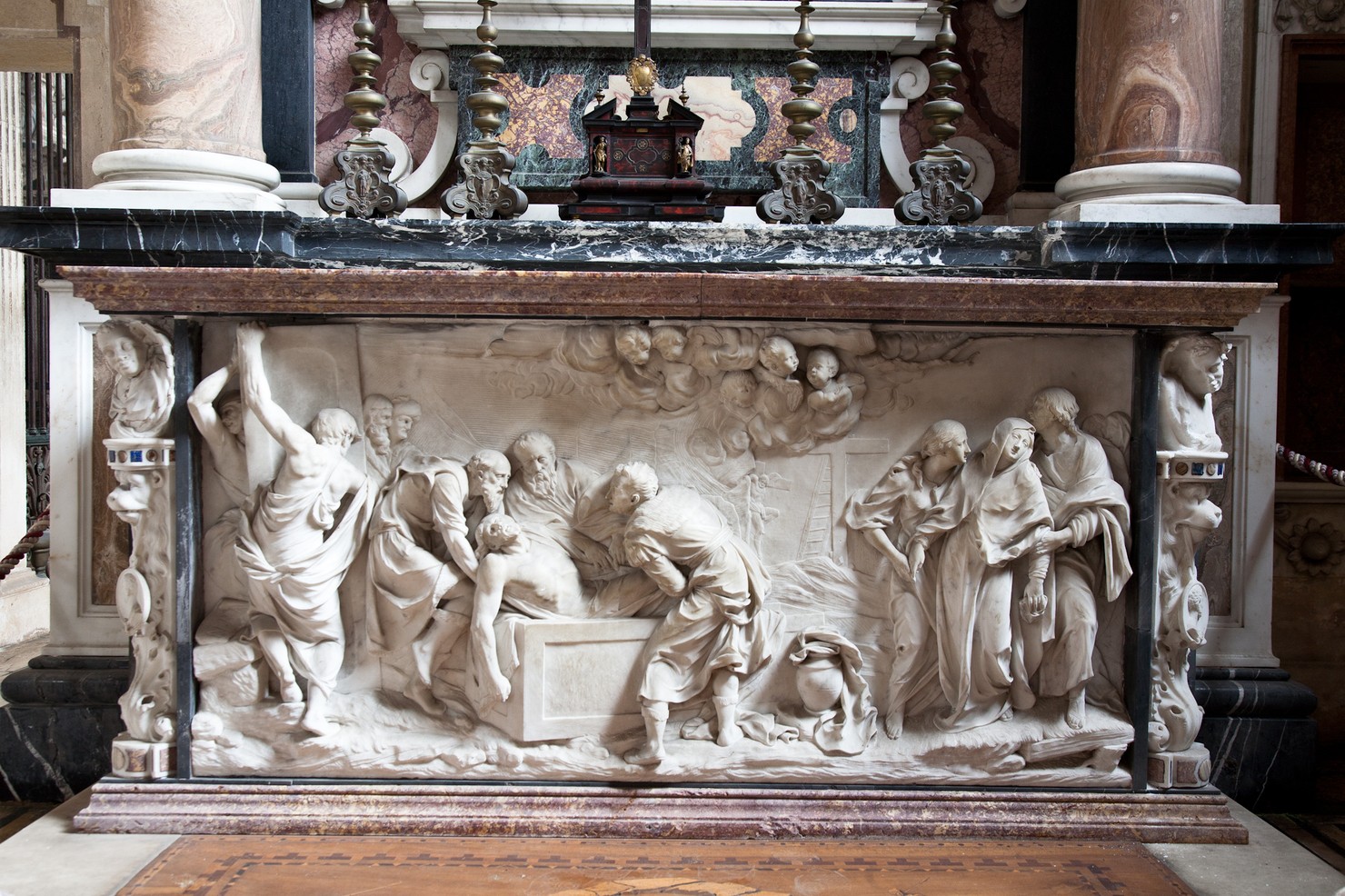 deposizione di Cristo nel sepolcro (paliotto - a pannello scenografico, elemento d'insieme) di Maestri Giovanni Battista detto Volpino (attribuito) (sec. XVII)