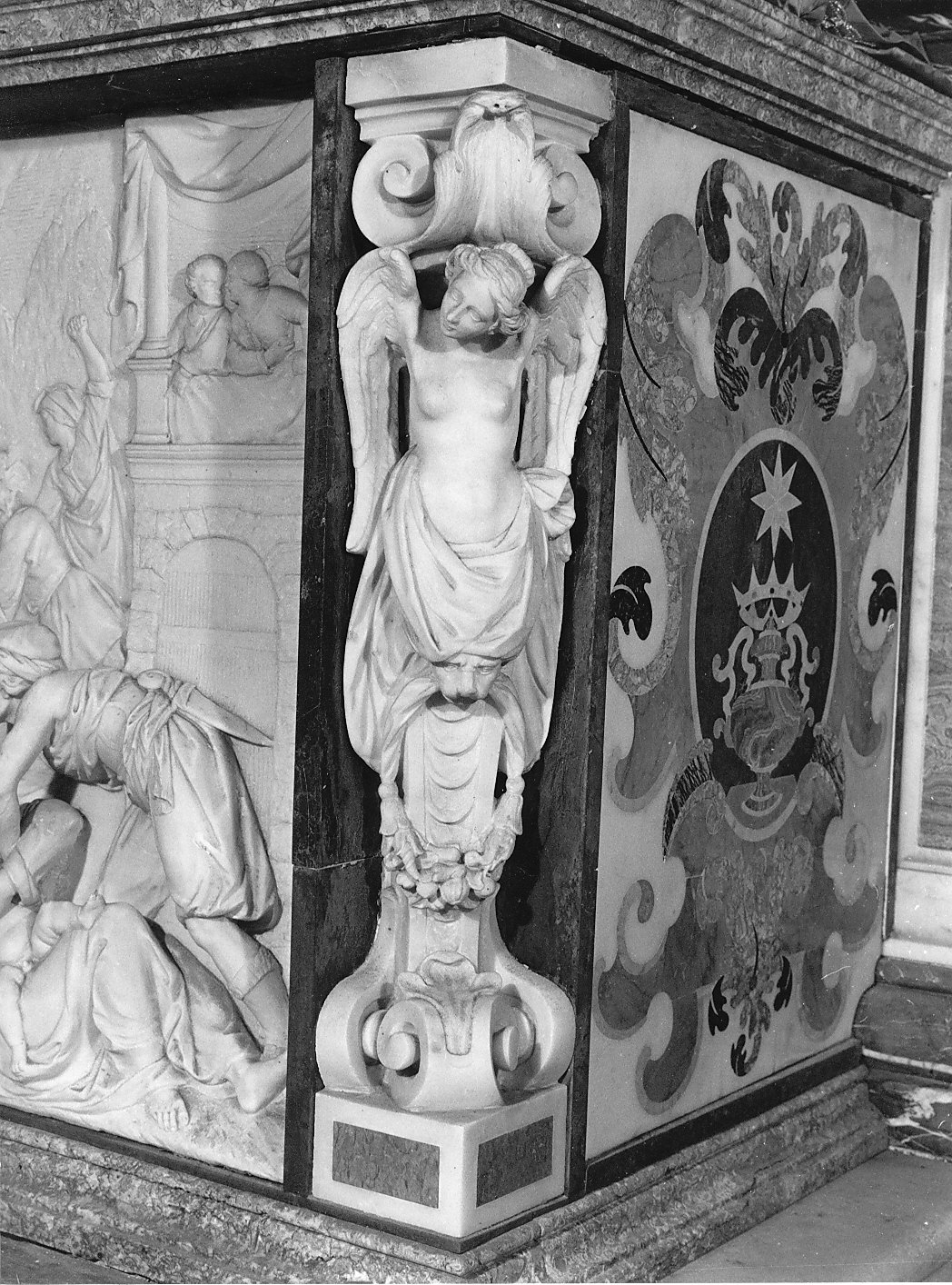 cariatidi (rilievo, opera isolata) di Maestri Giovanni Battista detto Volpino (attribuito) (sec. XVII)