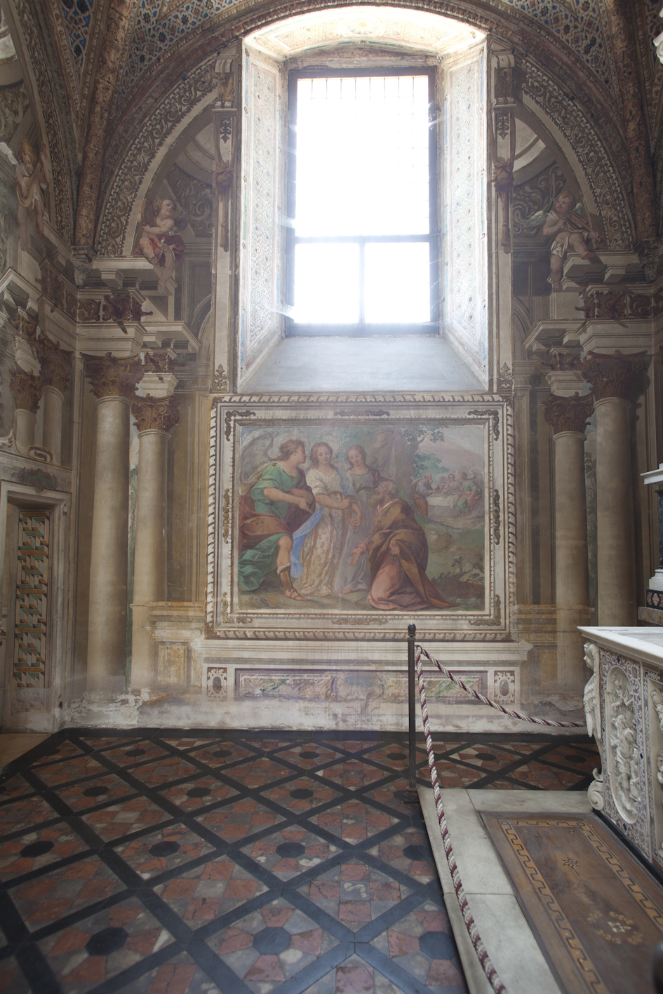 Agar e Ismaele nel deserto confortati dall'angelo (parete sinistra), Abramo e i tre angeli (parete frontale) (dipinto murale, complesso decorativo) di Nuvolone Carlo Francesco, Valletta (attribuito) (sec. XVII)
