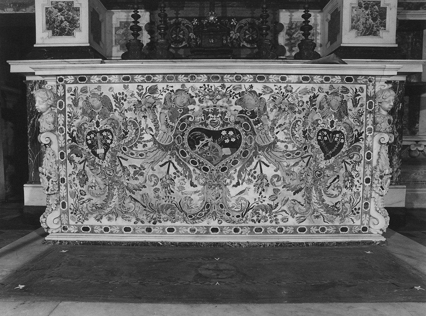simboli di Santa Caterina da Siena e Santa Caterina d'Alessandria (paliotto, elemento d'insieme) di Sacchi Carlo Battista (attribuito) (seconda metà sec. XVII)
