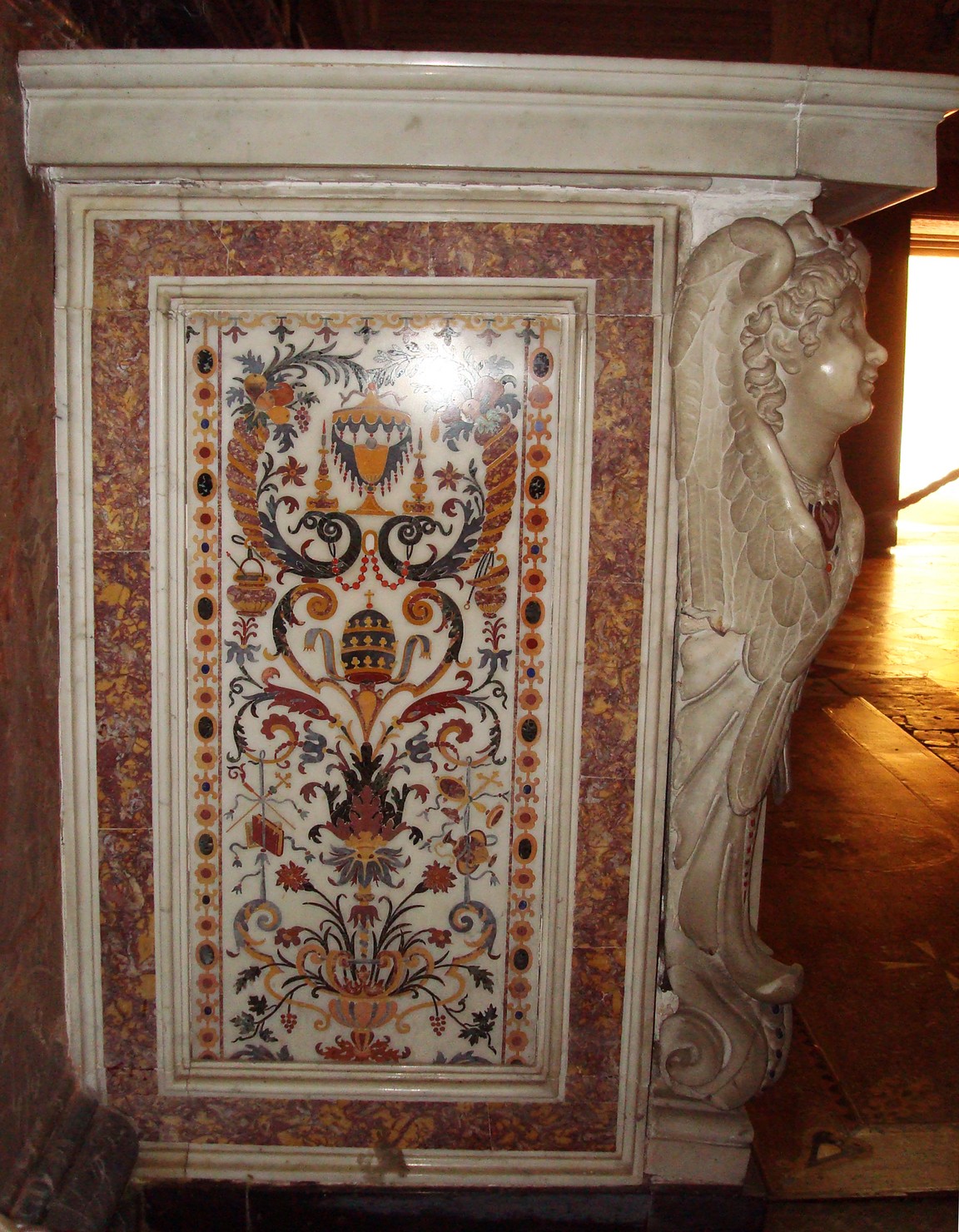 elementi decorativi e mitria (decorazione a intarsio, elemento d'insieme) di Sacchi Valerio (attribuito) (metà sec. XVII)