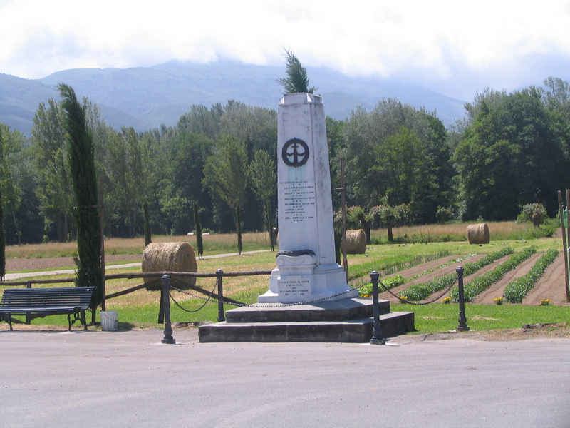 monumento ai caduti - ad obelisco di Simoni Edoardo (sec. XX)