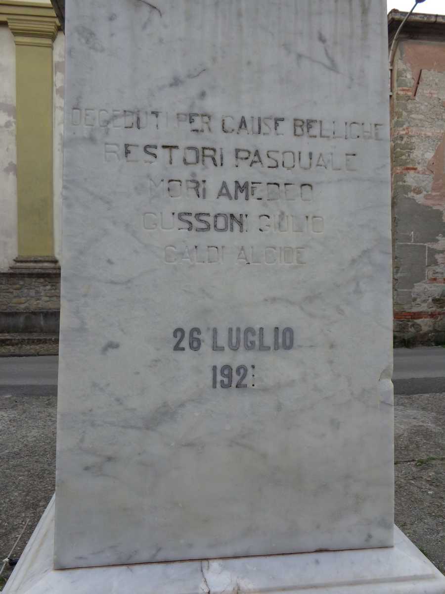 monumento ai caduti - ad obelisco di Galloni Aurelio (Sec. XX) <br>Condizioni d'uso: <a class='link-esterno' href='https://docs.italia.it/italia/icdp/icdp-pnd-circolazione-riuso-docs/it/v1.0-giugno-2022/testo-etichetta-BCS.html' target='_bcs'>Beni Culturali Standard (BCS)</a>