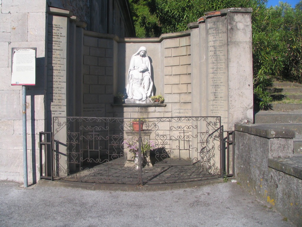 monumento ai caduti - ad emiciclo - ambito toscano (seconda metà sec. XX)