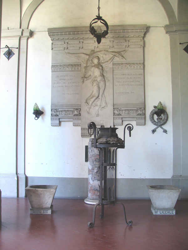 Allegoria della Vittoria (monumento ai caduti - a lapide) di Petroni Francesco (Sec. XX)