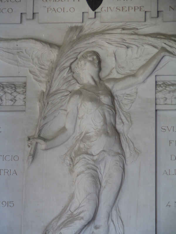 Allegoria della Vittoria (monumento ai caduti - a lapide) di Petroni Francesco (Sec. XX)